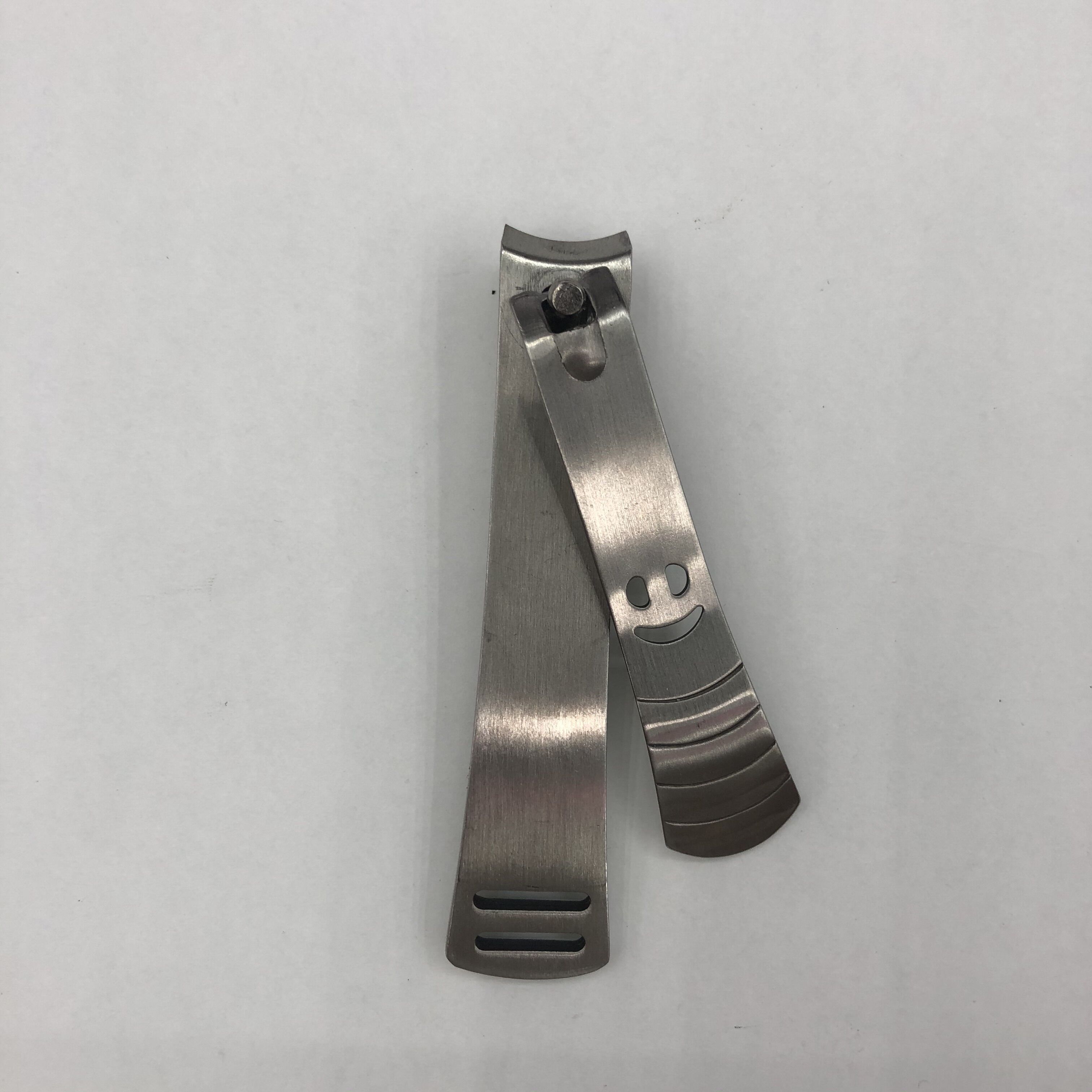 A228 Simple stainless steel nail clippers for girls, splash-proof pedicure nail clippers, single set Application Scenario