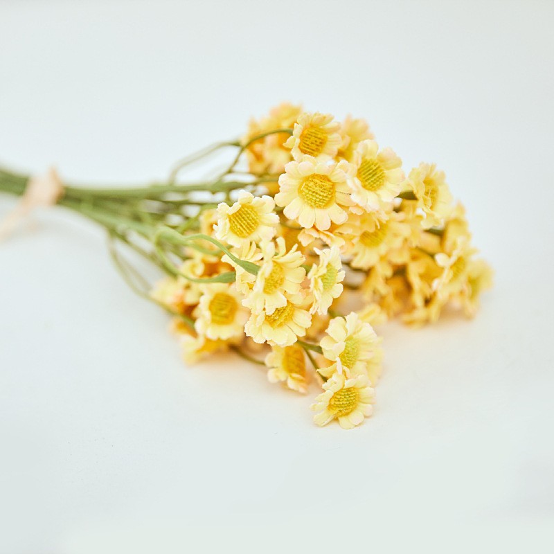 Wholesale of simulated chamomile bouquets, garden daisies, artificial flowers for dining tables, and fresh African daisies for soft furnishings detail image 16