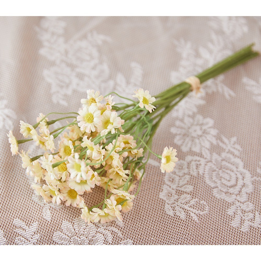 Wholesale of simulated chamomile bouquets, garden daisies, artificial flowers for dining tables, and fresh African daisies for soft furnishings detail image 15