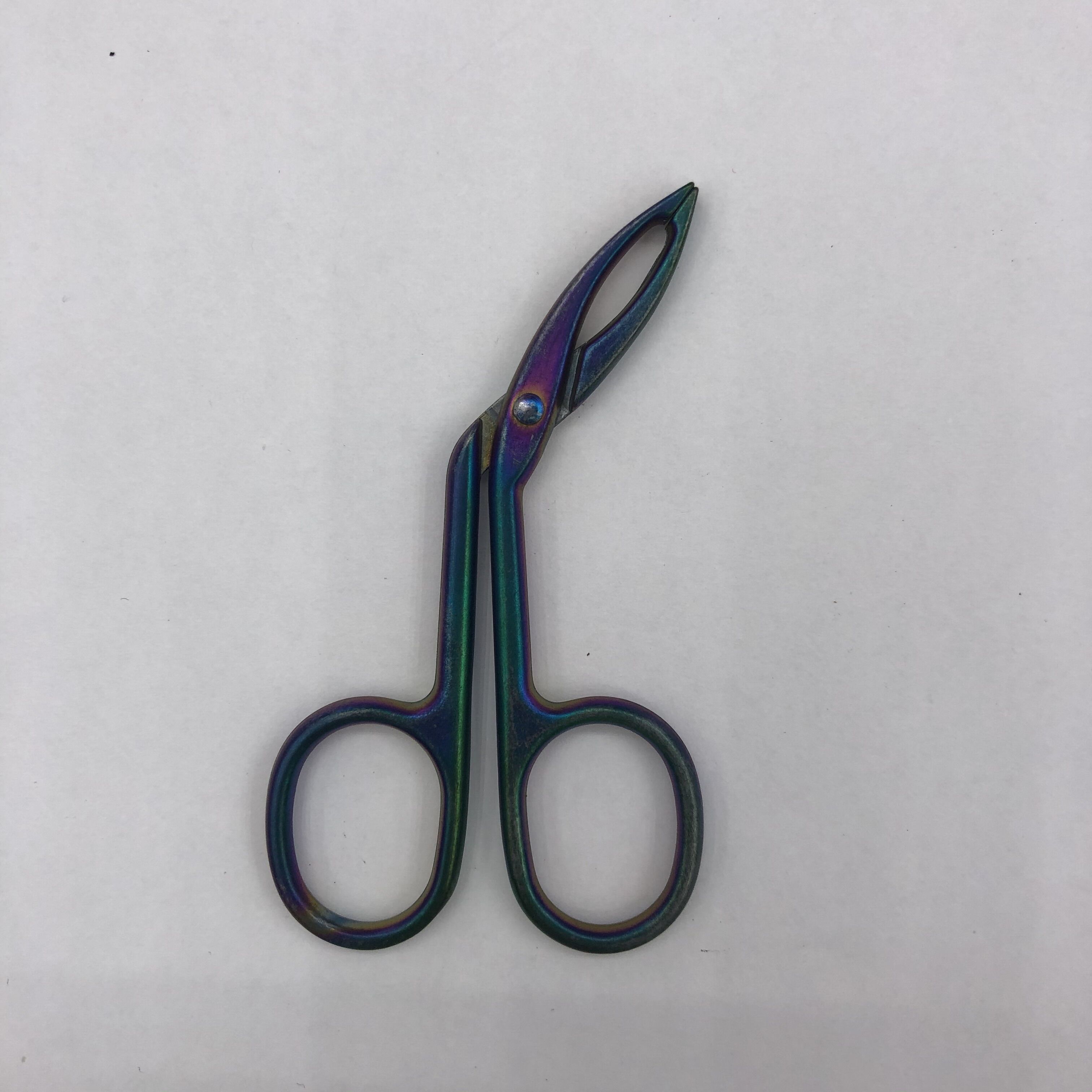 Small tweezers for plucking hair eyebrows, eyebrow clips, eyebrow pliers, eyebrow trimming clips, eyebrow pliers, hair plucking pliers, beard plucking clips, beard close-fitting details Picture