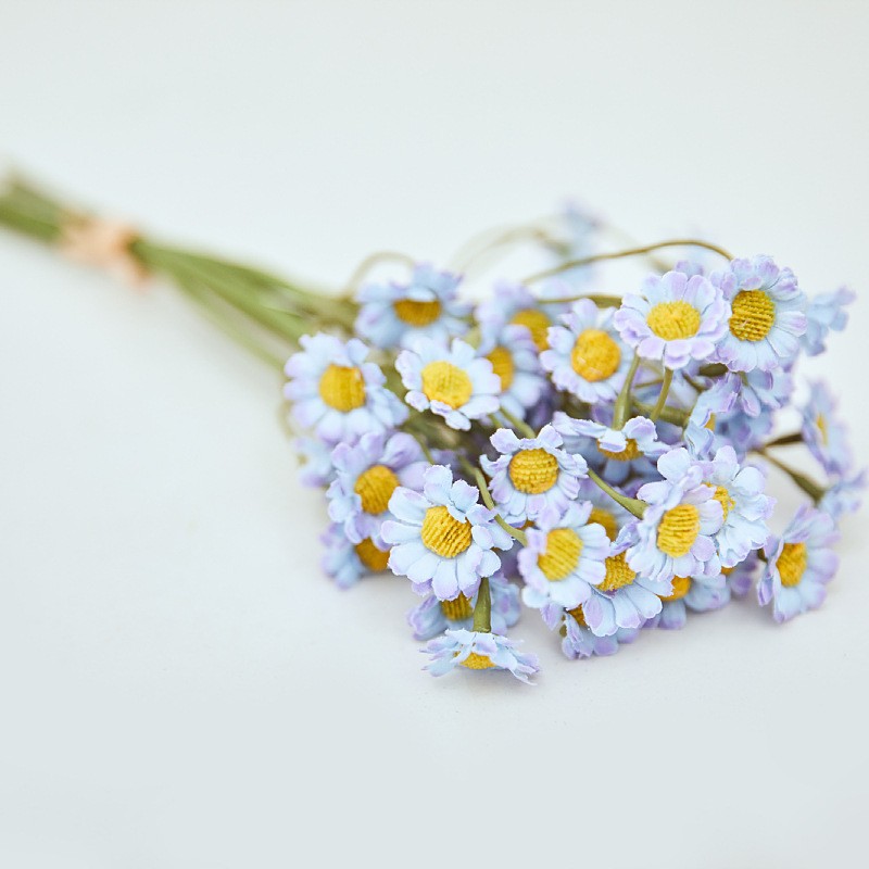 Wholesale of simulated chamomile bouquets, garden daisies, artificial flowers for dining tables, and fresh African daisies for soft furnishings detail image 18