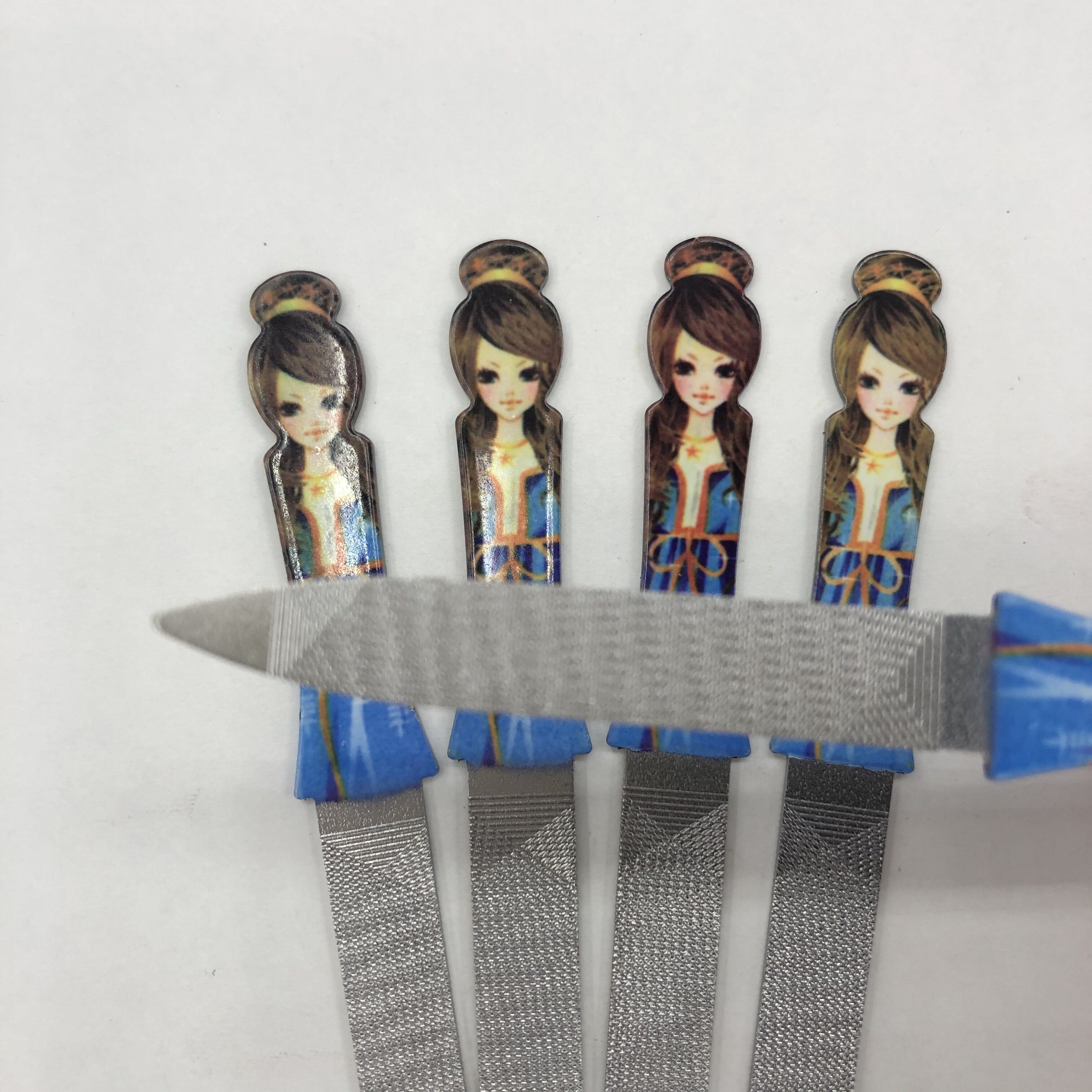 Mixed color Beauty Nail file Stainless steel dual-end nail file cuticle fork Plastic handle nail file Nail manicure cuticle remover tool Manicure trimmer Application Scenario