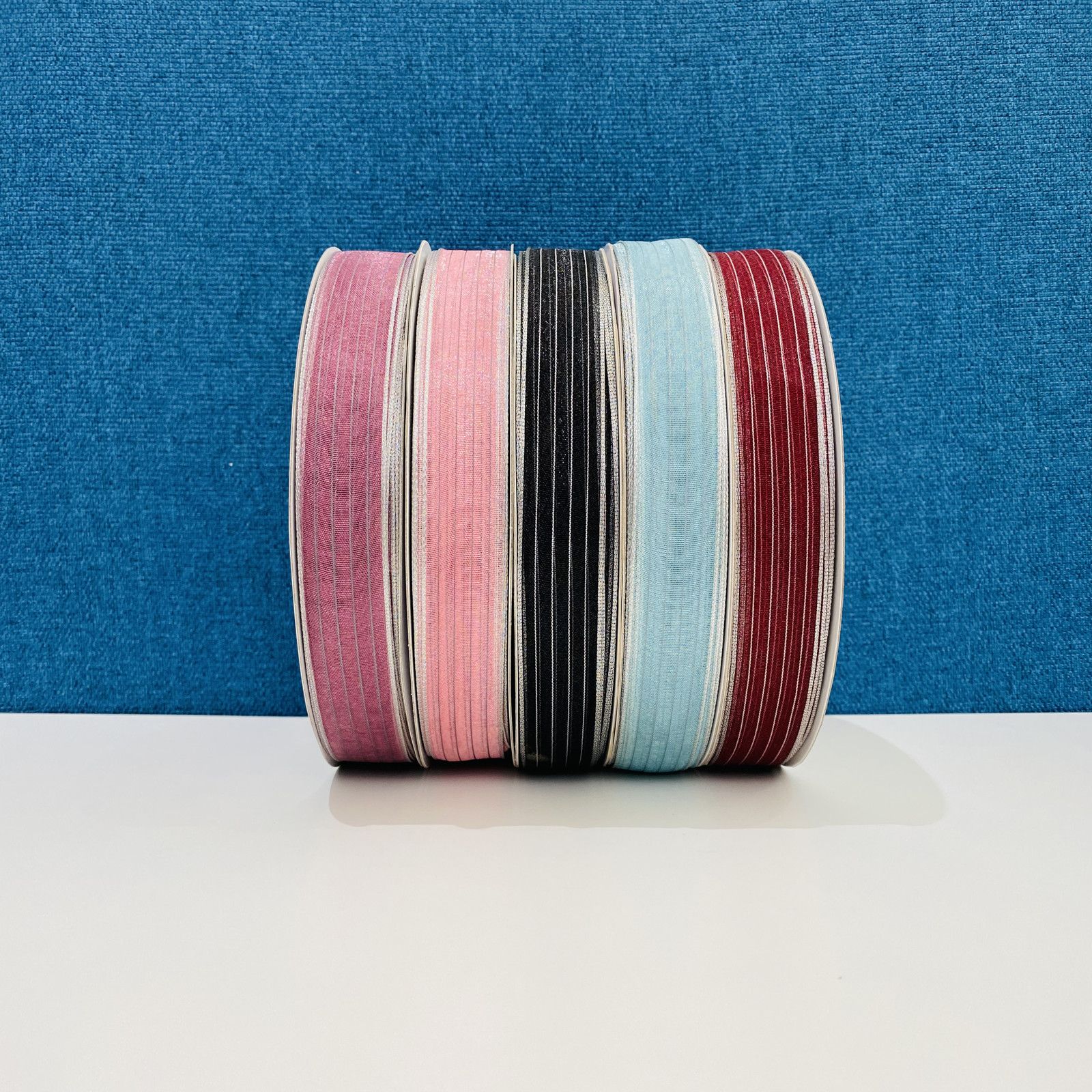 Silver-trimmed yarn with grey stripes is a classic and fashionable accessory for clothing