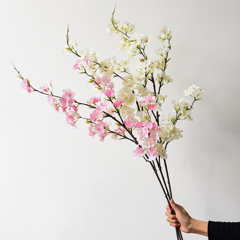 The manufacturer simulates 4-pronged cherry blossom branches, long branches, artificial flowers, silk fabric, plastic flowers, wedding decorations, arches, guiding paths, and artificial flowers details Picture
