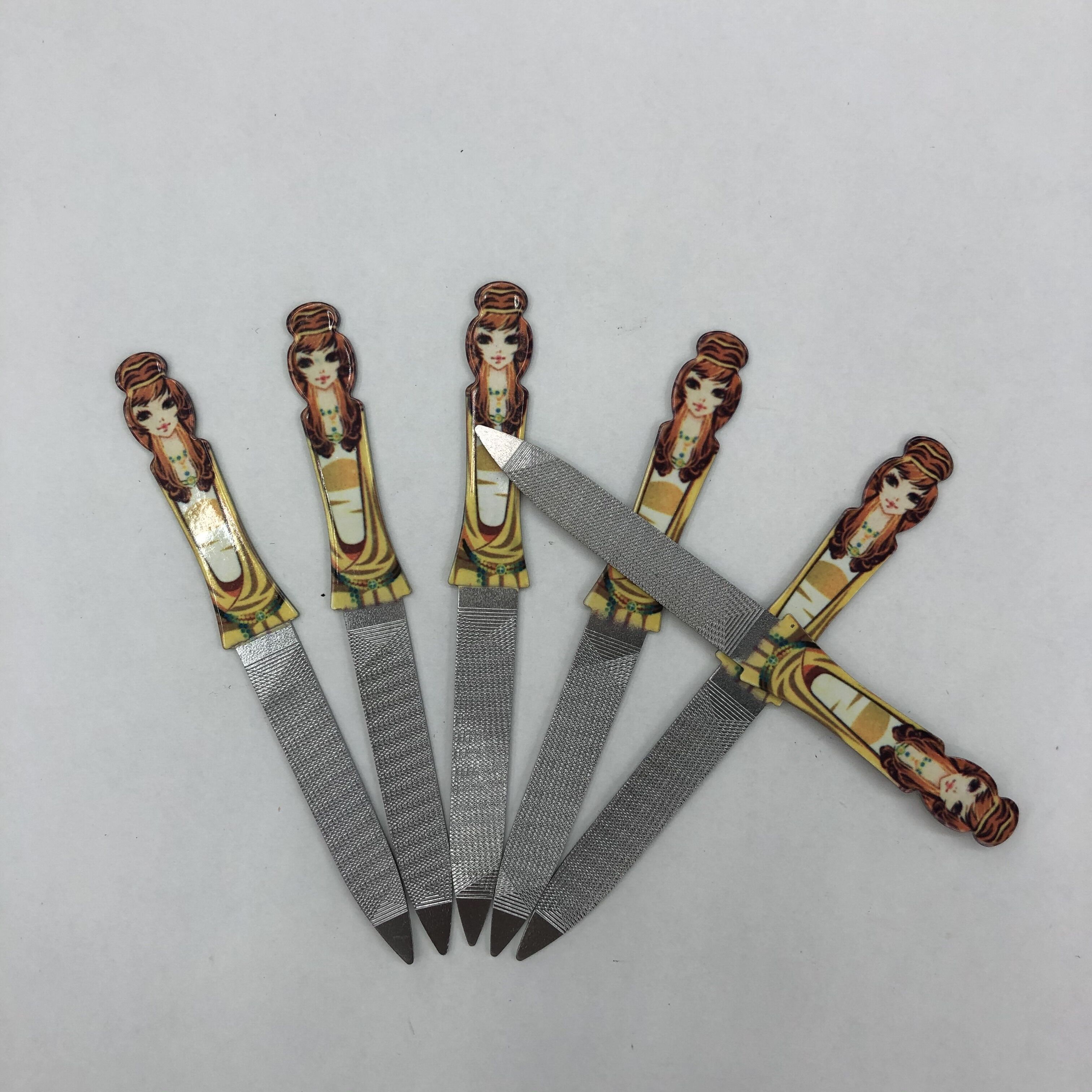 Nail file Stainless steel single-ended nail file cuticle fork Plastic handle nail file Nail manicure cuticle remover tool Nail trimmer Application Scenario