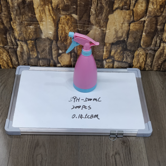 Two-color watering can full figure
