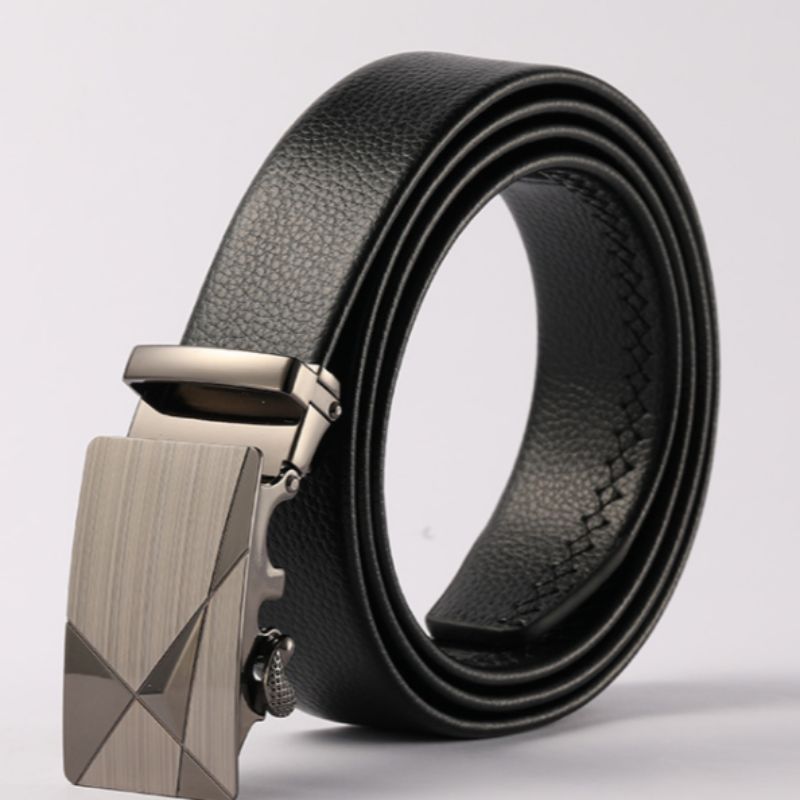 The street stall belt is a versatile pair of jeans with a Korean-style, simple and trendy middle-aged pin-button belt for men details Picture