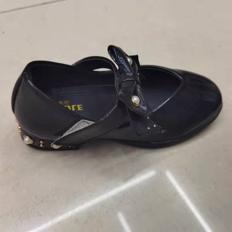 批发百搭舒适软底休闲鞋中大童透气鞋子新款潮鞋女童皮鞋2