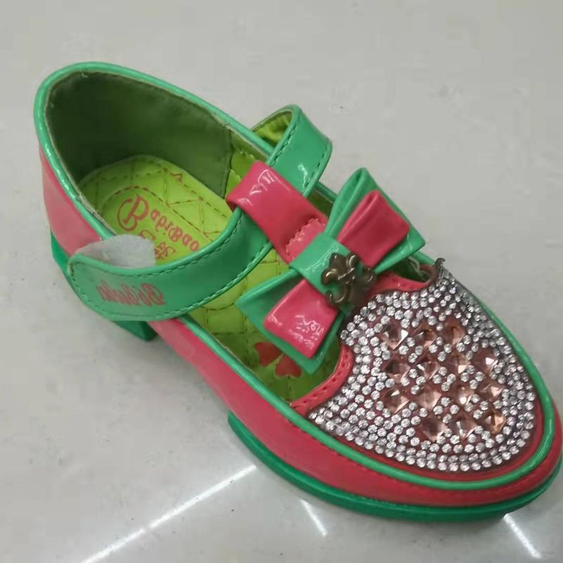 批发百搭舒适软底休闲鞋中大童透气鞋子新款潮鞋女童皮鞋1