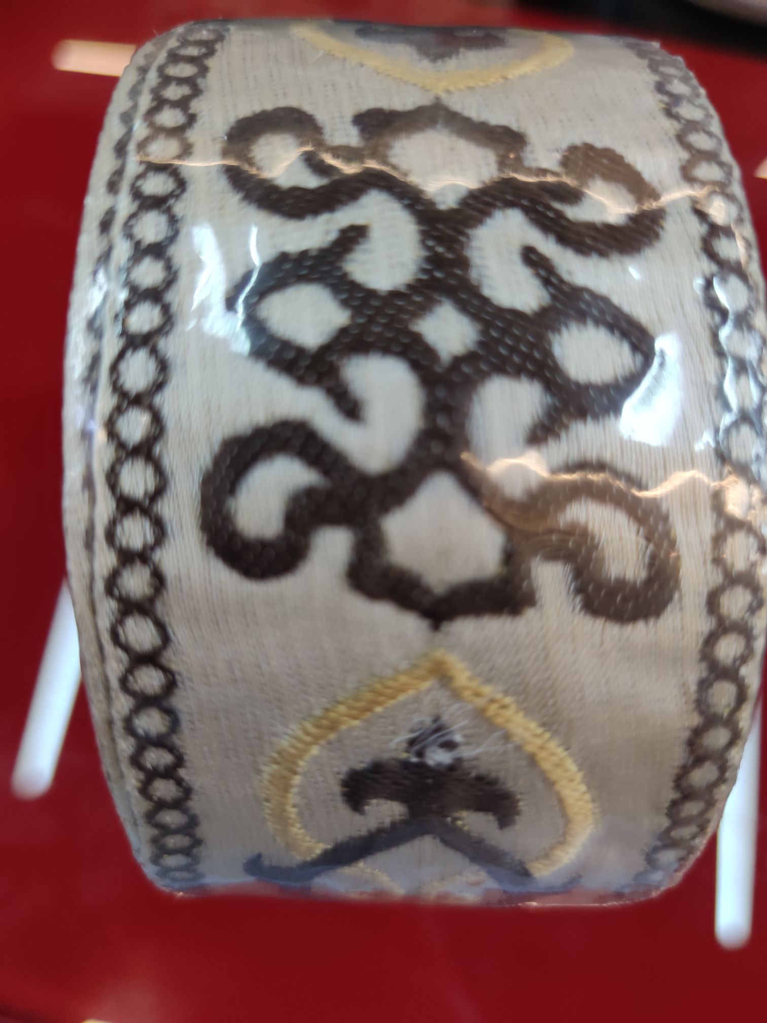 Manufacturers Direct Wholesale Retail Non-Woven Embroidery High-Grade Lace Yiwu Good Goods