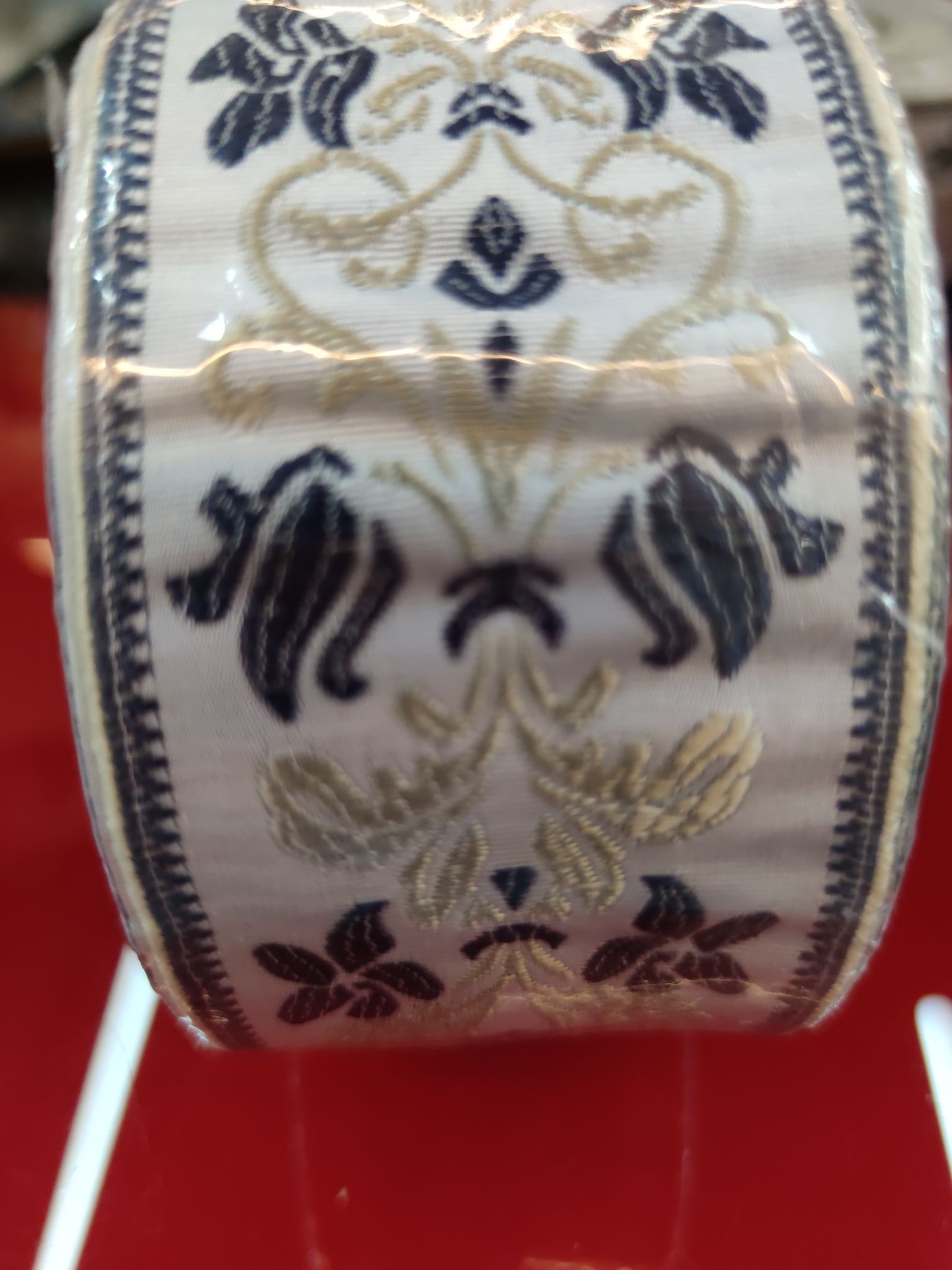 Manufacturers Direct Wholesale Retail Non-Woven Embroidery High-Grade Lace Yiwu Good Goods