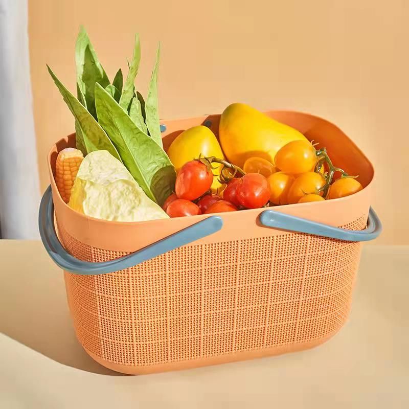 Bath basket, snack basket, linen texture, rattan weaving, plastic bath basket, hand-held bathroom, cosmetics, toiletries, storage basket. Dimensions: 26.5*18*16 Application Scenario