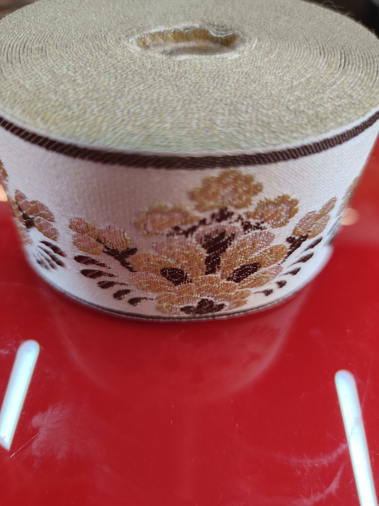 Manufacturers Direct Wholesale Retail Non-Woven Embroidery High-Grade Lace Yiwu Good Goods
