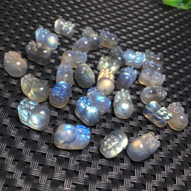 The natural grey moonlight PI Xiu bracelet with bright crystal jewelry has an extremely beautiful hole color, each one blue Specification image