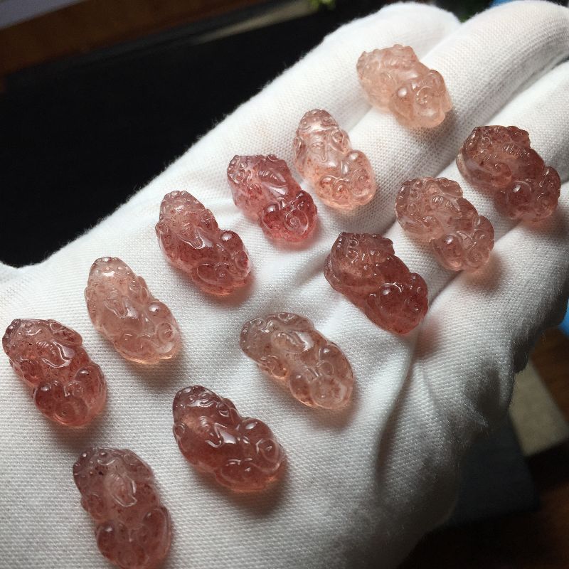 Bright color crystal jewelry, natural strawberry crystal PI Xiu horizontal hole accessories Application Scenario