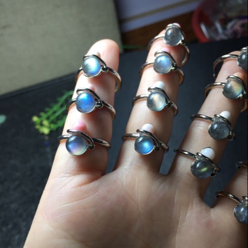 Bright crystal jewelry, natural grey moonlight pink shell copper set open ring Application Scenario