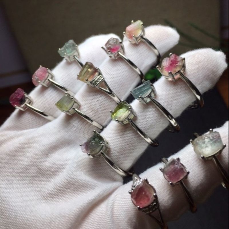 The bright crystal jewelry natural tourmaline rough stone copper set open ring is so beautiful Application Scenario