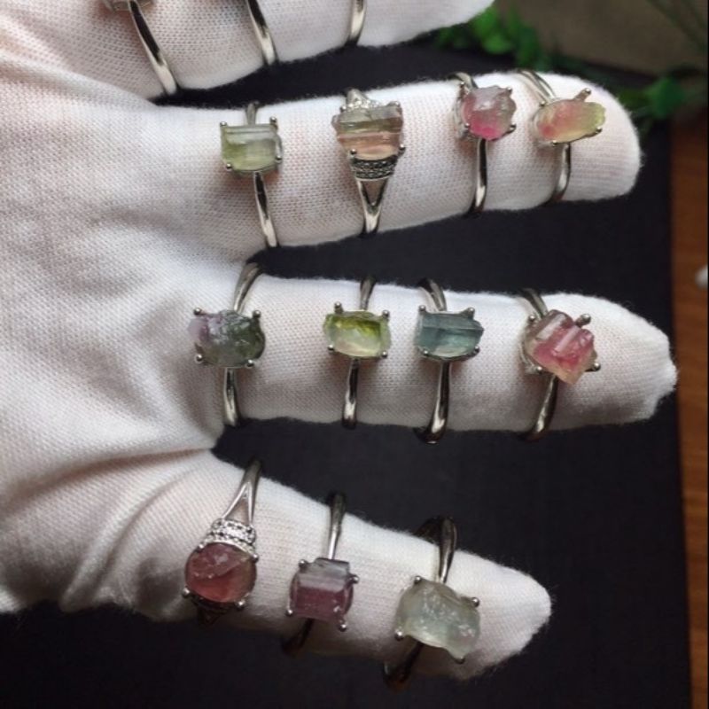 The bright crystal jewelry natural tourmaline rough stone copper set open ring is so beautiful