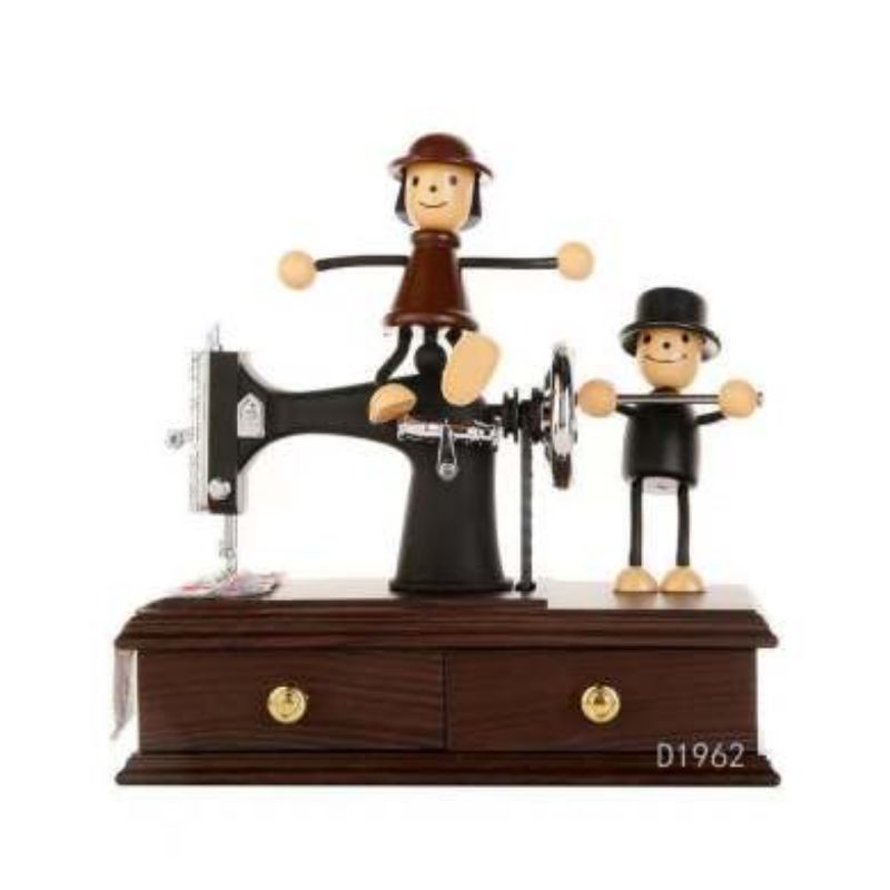 Imitation wooden sewing machine spring, retro music box, jewelry box, romantic couple puppet, music box, creative gift Application Scenario