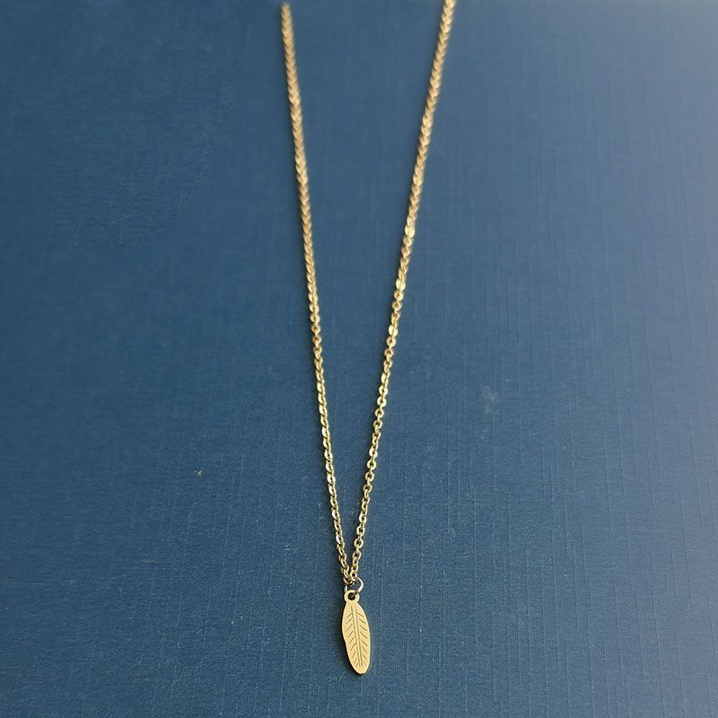 Stainless steel leaf pendants, leaf tags, bracelets, necklaces, anklets, diy jewelry accessories, wholesale Application Scenario