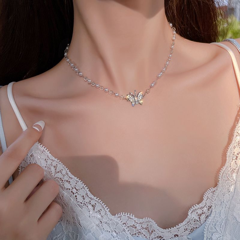 A stylish French pearl bow necklace for women's summer 2021, a trendy, light luxury and niche collarbone chain