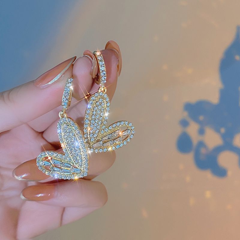 Korean earrings 2021 New trendy diamond small heart style slightly set zircon stud earrings, teenage earrings and stud earrings Specification image