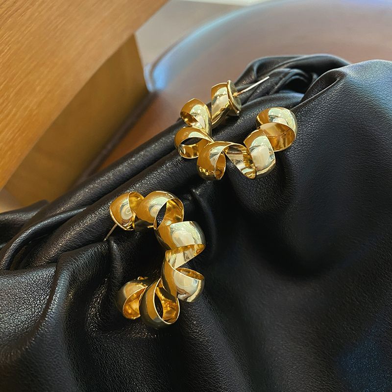 Korean sweet and cool spiral earrings 2021 new style, trendy and high-end summer, niche and exaggerated stud earrings pic 5