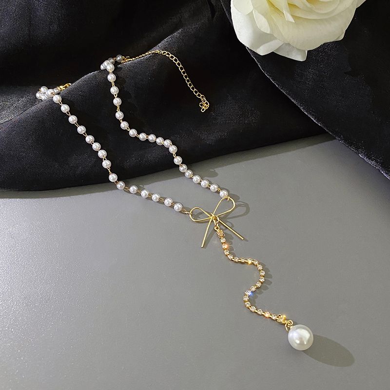 Korean version luxurious and elegant bow long pearl tassel pendant necklace, light luxury goddess style collarbone chain Application Scenario