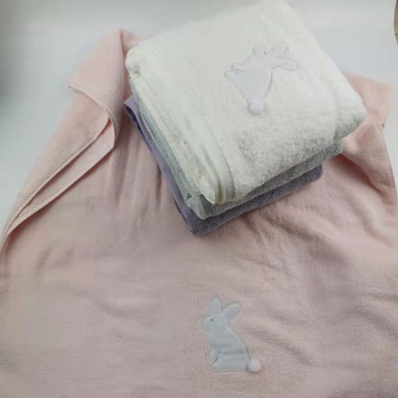 Shenduo White Rabbit Bath Towel is soft, skin-friendly, made of all-cotton and highly absorbent details Picture