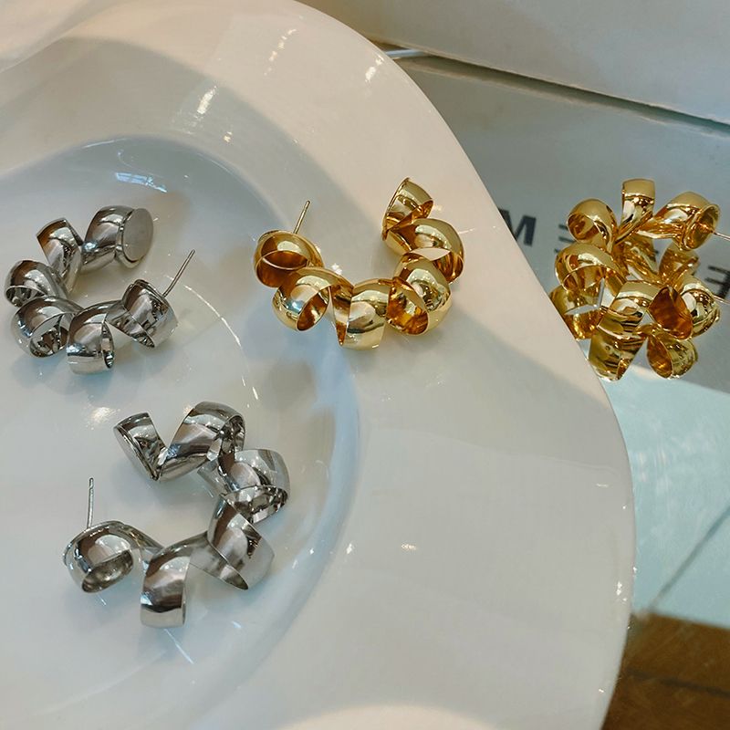 Korean sweet and cool spiral earrings 2021 new style, trendy and high-end summer, niche and exaggerated stud earrings Application Scenario