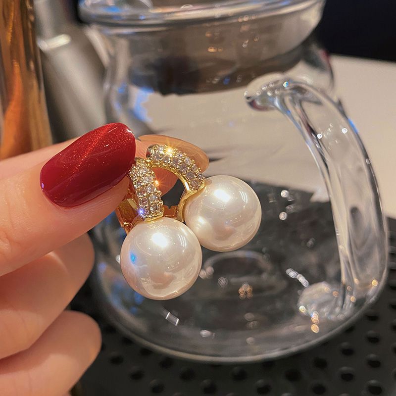 Micro-inlaid zircon pearl earrings, a new 2021 trendy, light luxury and high-end earpiece, a popular autumn ear stud for women Specification image