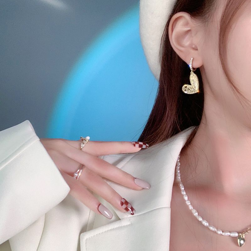 Korean earrings 2021 New trendy diamond small heart style slightly set zircon stud earrings, teenage earrings and stud earrings