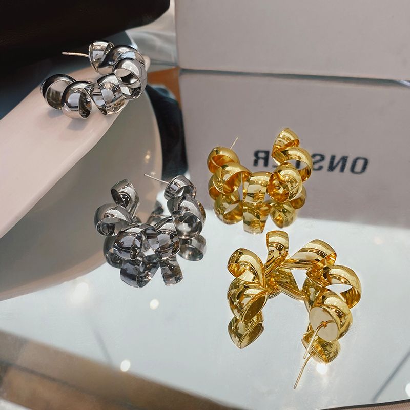 Korean sweet and cool spiral earrings 2021 new style, trendy and high-end summer, niche and exaggerated stud earrings Specification image