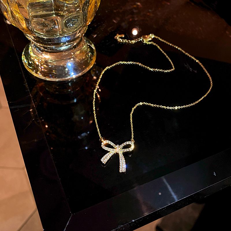 Korean light luxury niche Butterfly 2021 new trendy neck chain, internet-famous style, high-end collarbone chain Application Scenario