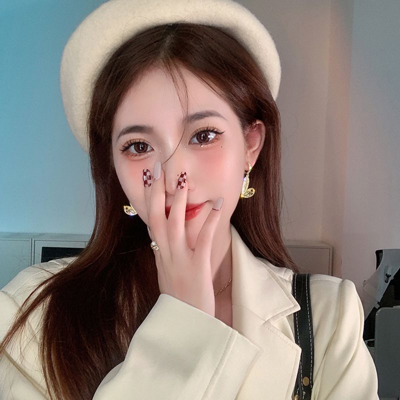 Korean earrings 2021 New trendy diamond small heart style slightly set zircon stud earrings, teenage earrings and stud earrings details Picture