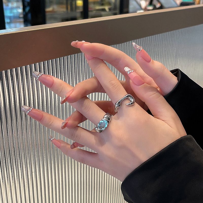 宝石戒指产品图