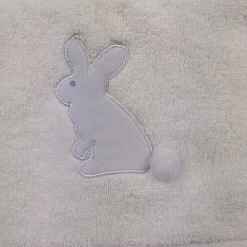 Shenduo White Rabbit Bath Towel is soft, skin-friendly, made of all-cotton and highly absorbent Application Scenario
