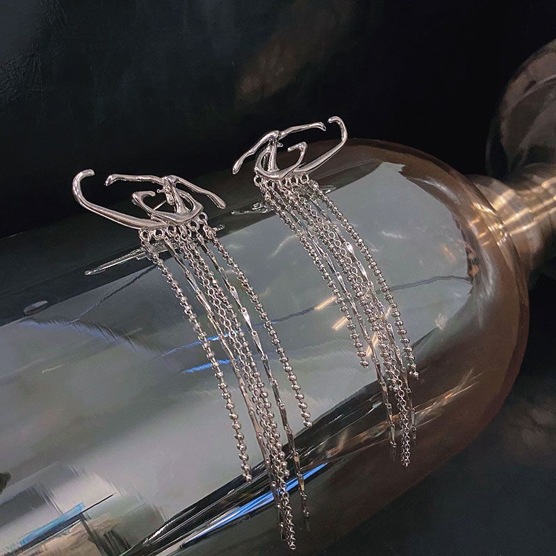 This is a new autumn and winter collection of high-end and elegant long tassel Venom earrings with a unique and mature Korean style Specification image