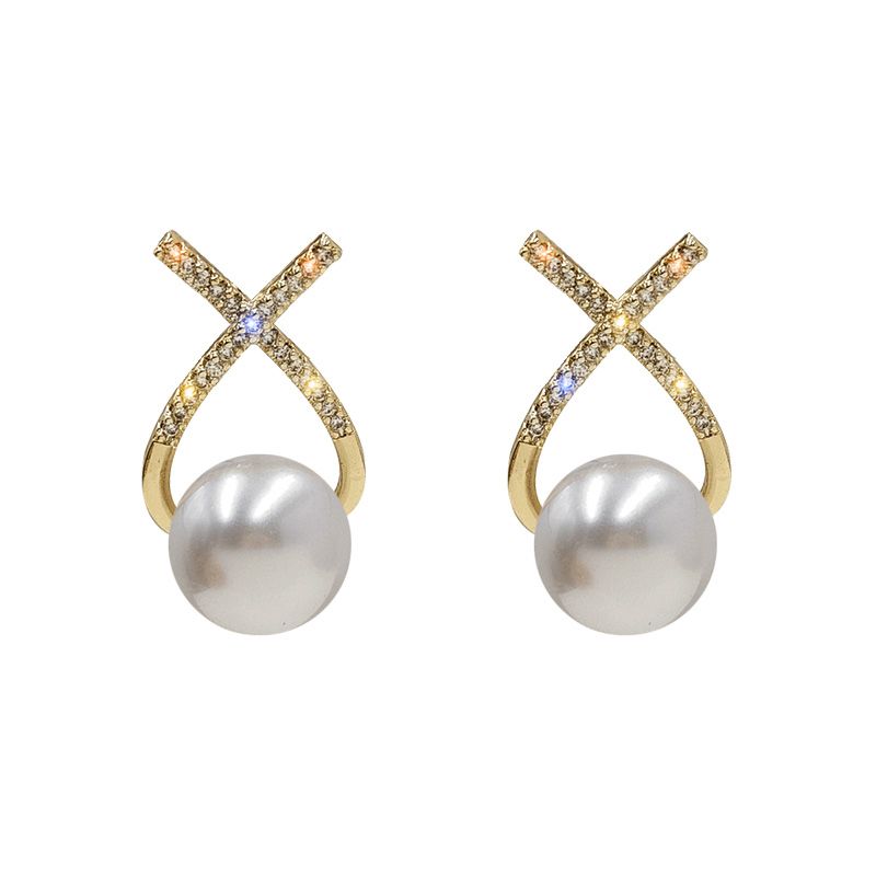 X-letter pearl stud earrings for women's summer, exuding a touch of light luxury and sophistication, with a retro and elegant style, are French internet-famous earrings for autumn Item Picture
