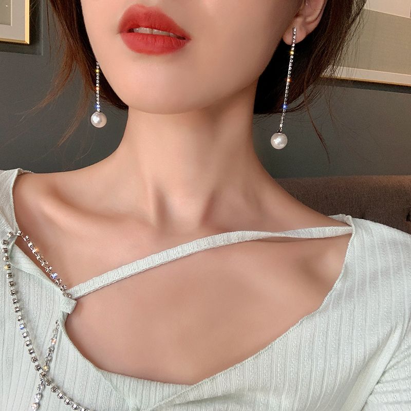 The same style of earrings as Dilraba, with a niche and high-end feel, pearl tassel earrings, long stud earrings, and women's autumn elegant earrings