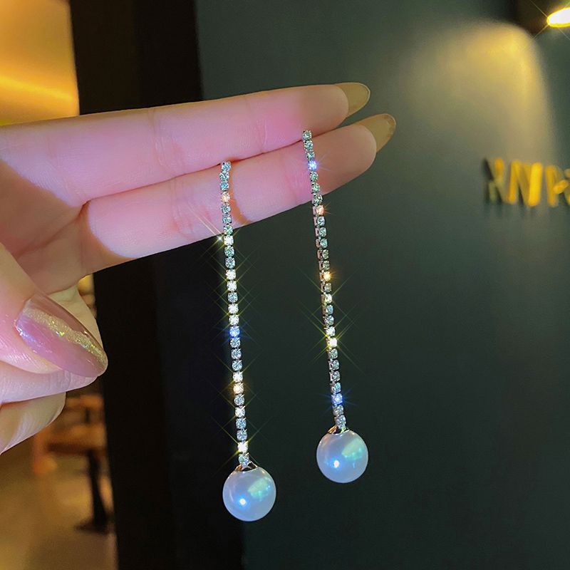 The same style of earrings as Dilraba, with a niche and high-end feel, pearl tassel earrings, long stud earrings, and women's autumn elegant earrings Specification image