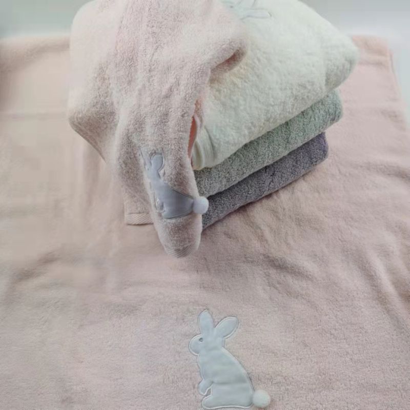 Shenduo White Rabbit Bath Towel is soft, skin-friendly, made of all-cotton and highly absorbent