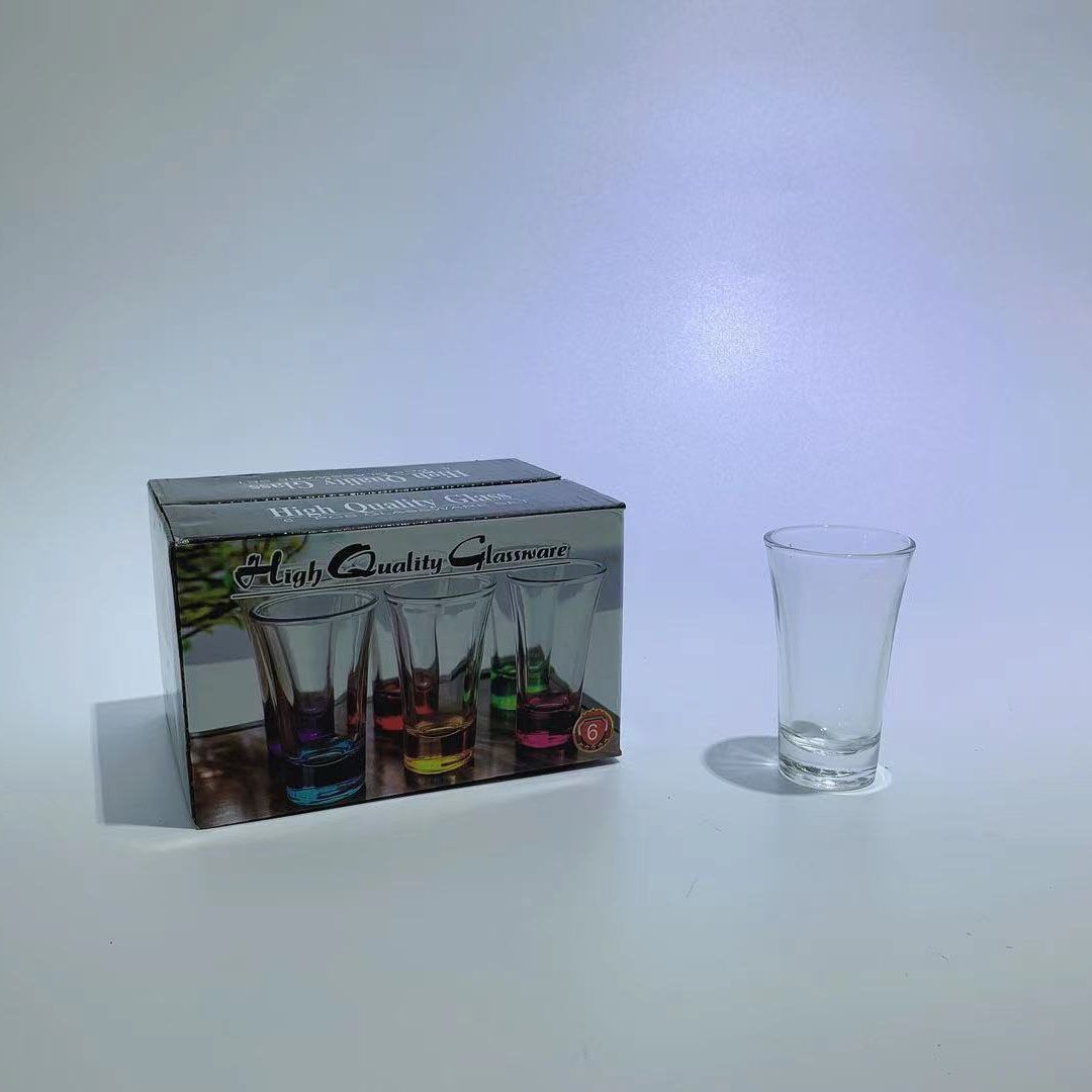 Low-priced 60ml glass wine glasses, flared cups, small capacity cups for bars and pubs, small cups for white spirits and wontons Application Scenario