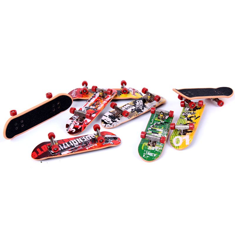 Plastic finger skateboard set fingertip mini skateboard boys and girls gift items educational toys table toys creative full figure