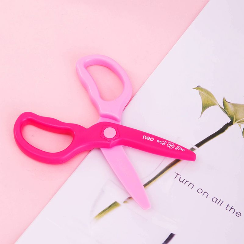 Deli 6067 Children's plastic scissors Item Picture