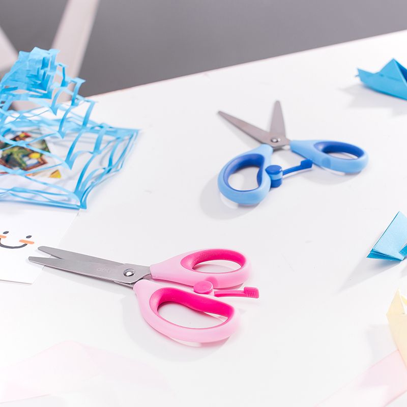 Deli 6077 student scissors Application Scenario