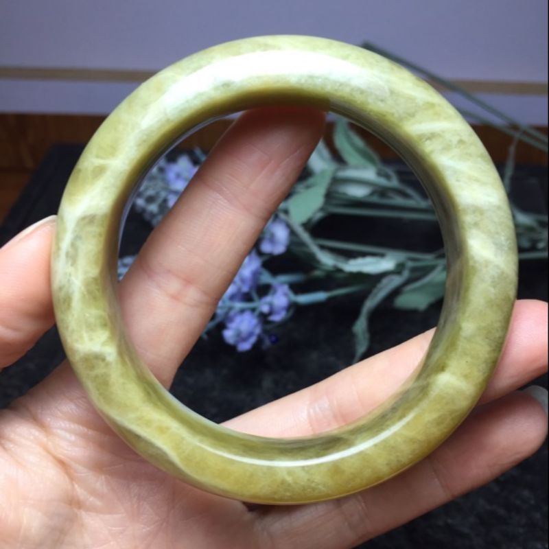 The bright crystal jewelry natural Morganite bracelet is extremely valuable and lustrous Item Picture