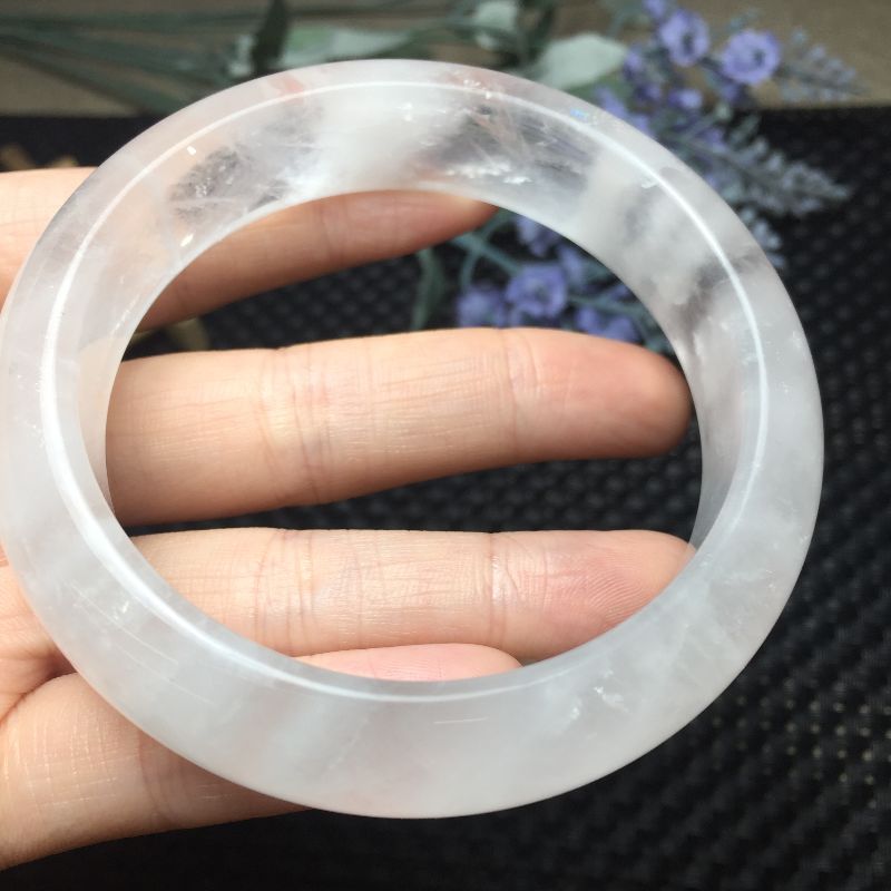 The natural white ghost bracelet of the bright crystal jewelry has a vivid color details Picture