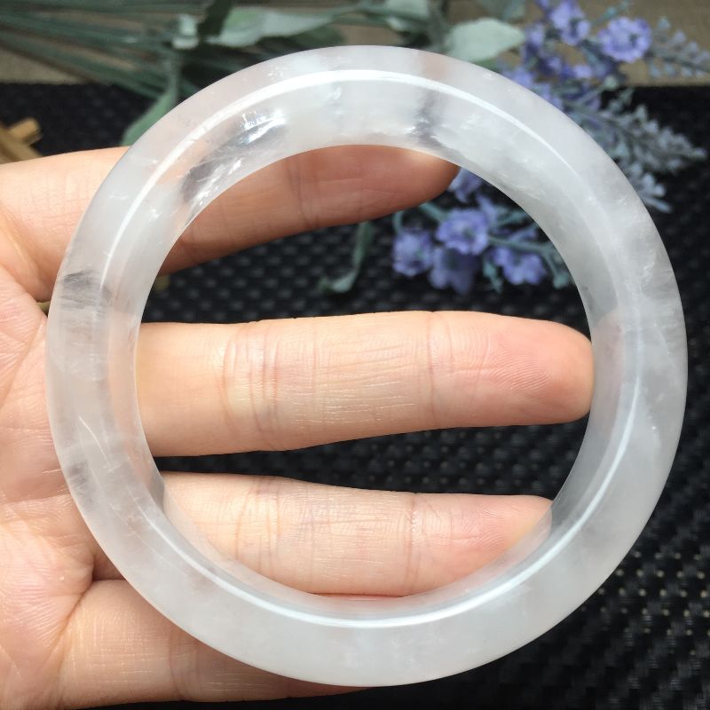 The natural white ghost bracelet of the bright crystal jewelry has a vivid color Application Scenario