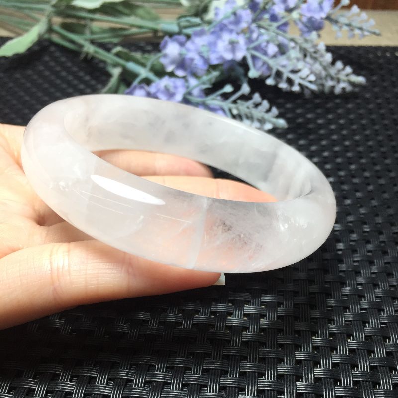 The natural white ghost bracelet of the bright crystal jewelry has a vivid color Item Picture